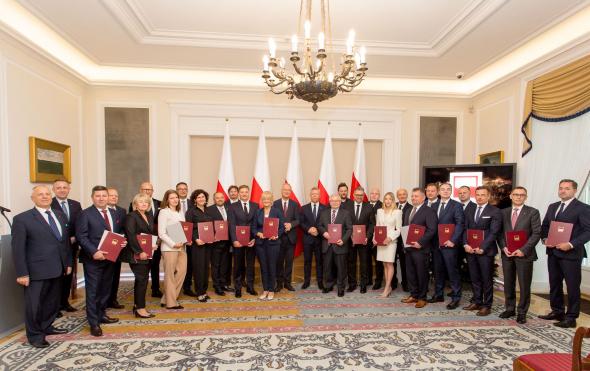 Wręczenie dyplom&oacute;w gratulacyjnych w Pałacu Belweder